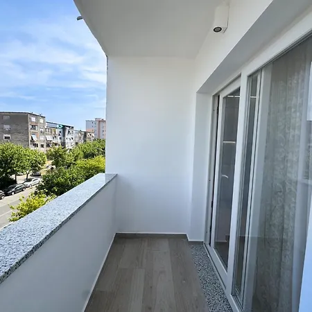 Modern Apartment *